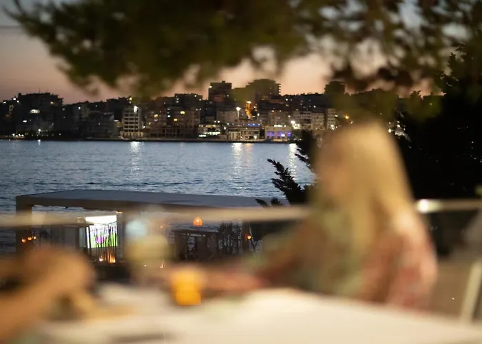 亚若奥酒店 Sarandë