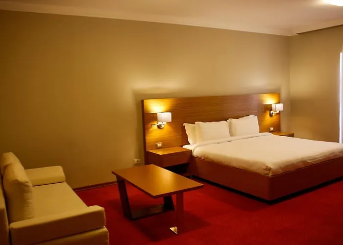 亚若奥酒店 Sarandë